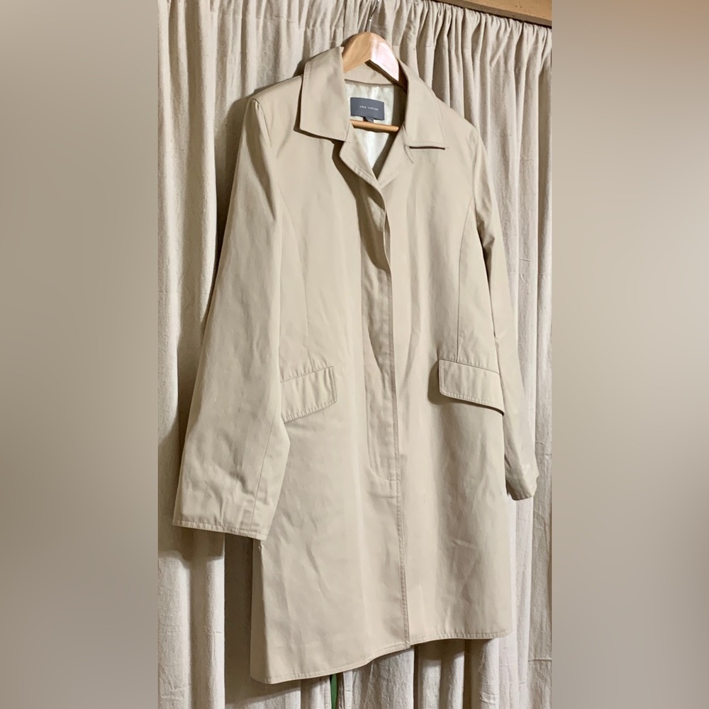 Ann Taylor Loft Lightweight Trench Coat. Size Large.